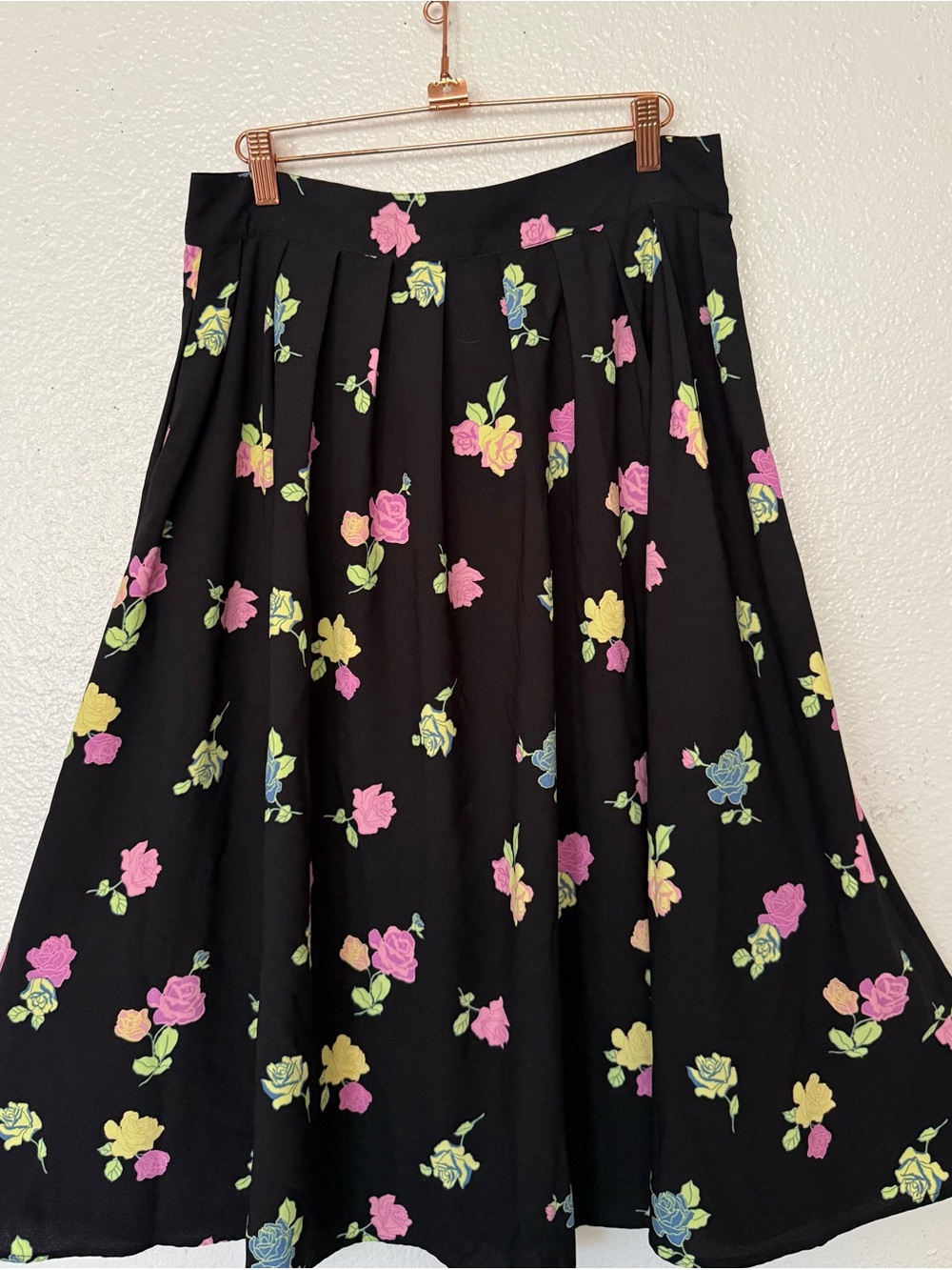 ModCloth women’s Black Midi Skirt Floral Print Buttons in front size 12 - Picture 7 of 7